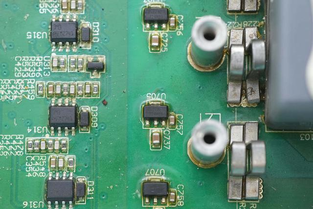重达18斤的大块头，内部全是灰，麦格米特15kW充电模块拆解