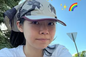 我00后，在美国小镇比萨店打工，一老先生吃15元比萨，给20元小费图片