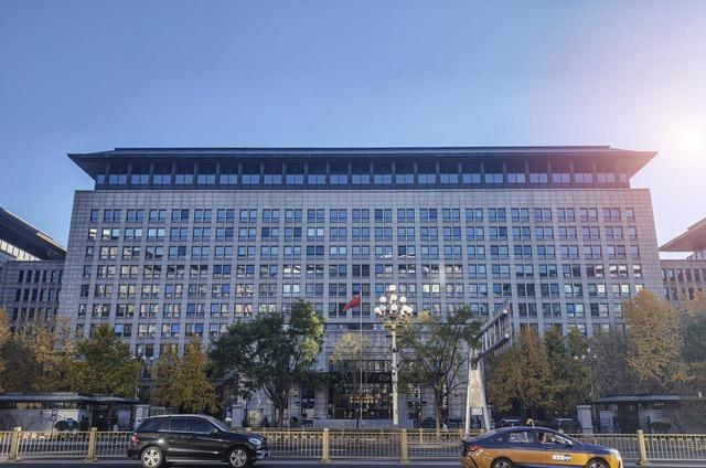 谈不拢就打！中国正式下达第77号令，对日涨价开始，高市故作镇定