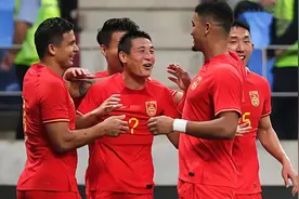 2-0到2-1！国足PK卫冕冠军，拿小组第1=避开日韩，稳进亚洲杯8强图片