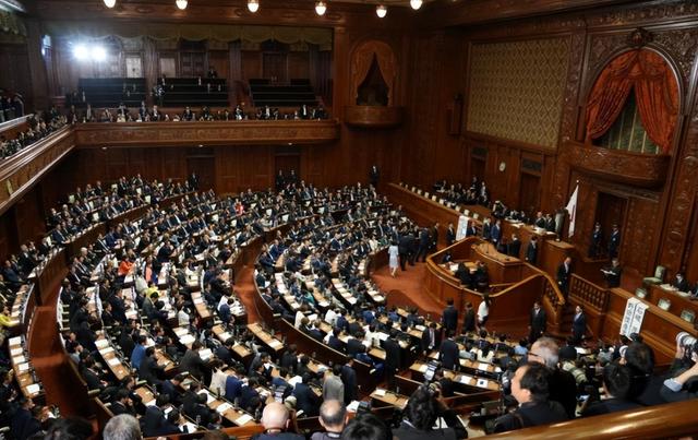 下台前	，日首相石破茂要当着193国的面，向中国全面道歉？