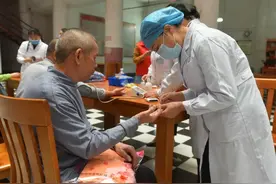 很多人问：血糖多高会引发并发症？医生给出参考值，早知道早受益图片