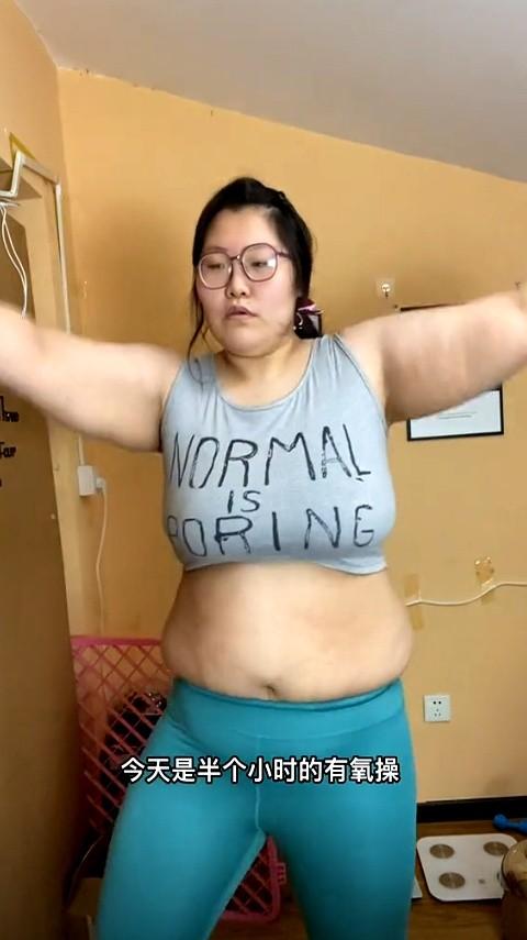 北京250斤女孩睡塌两张床，累积减1000斤，靠减肥自媒体年入100万