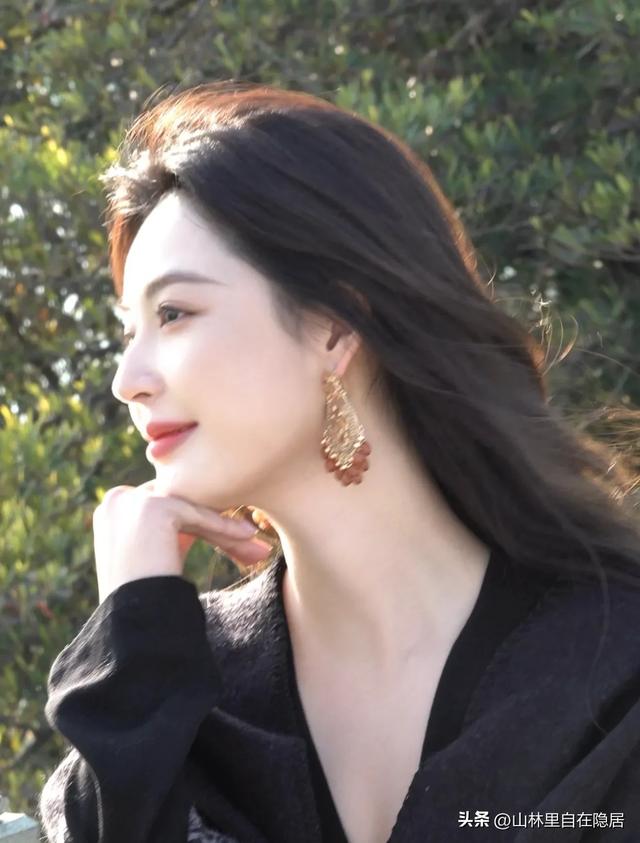 我60岁才明白：异性交往，女人叫你“哥”，是在告诉你这3个意思