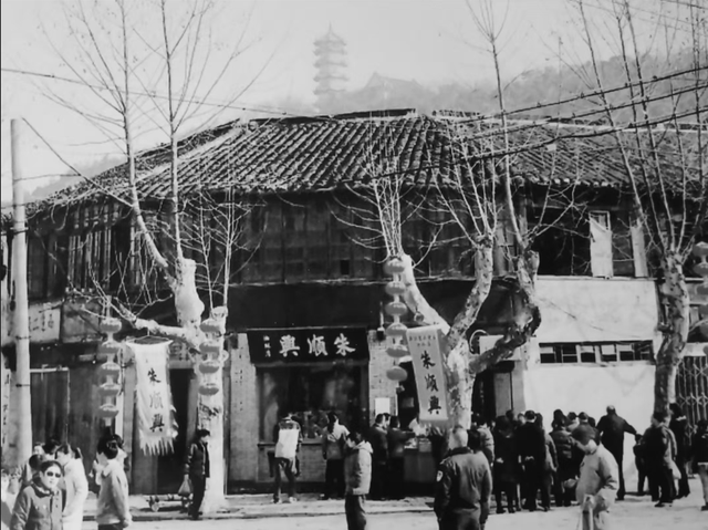 无锡往事：《游惠山的“酥糯香甜”》（作者 华钰麟）
