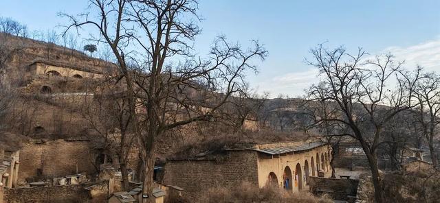 《平凡的世界》石圪节公社双水村，在绥德县满堂川镇郭家沟村
