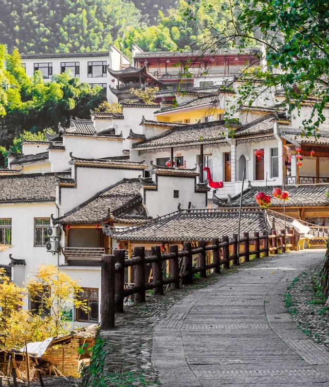 别再只去宏村了！这座水墨小城，藏着大半个徽州的秋，美得更诗意