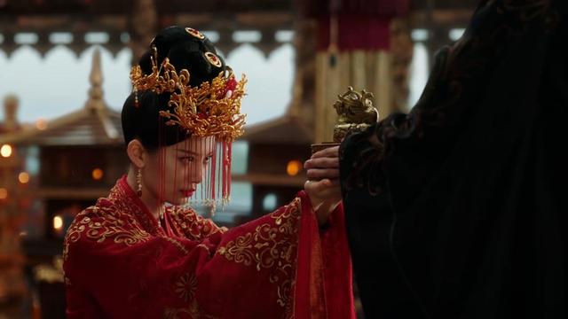 二刷《长相思》才看懂，原来小夭额间的桃花，早就暗示了她的真身