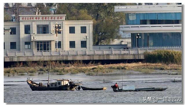 漫步丹东鸭绿江畔，可以隔江望见对岸的朝鲜
