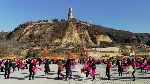 登宝塔山，览延安风貌，悟革命精神！