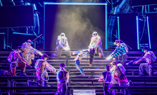 “一城双演、文体共融”火热图景在椰城绽放