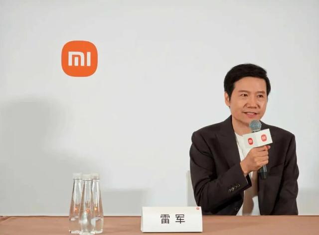 55岁雷军，2小时演讲后持续高能量输出，又说了这些关键信息