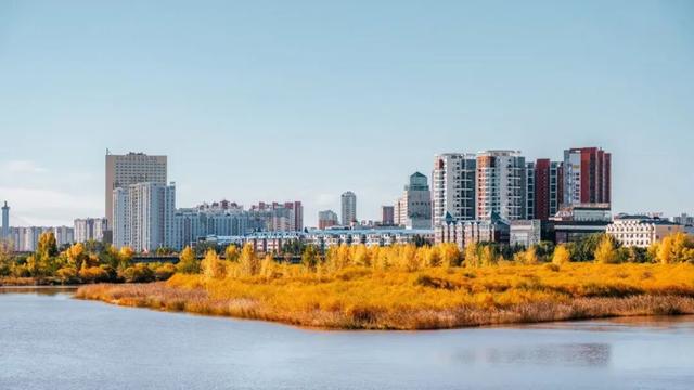 【双节同欢 Fun肆秋游】发现身边被忽视的美丽，邂逅伊敏河畔的诗意秋天！
