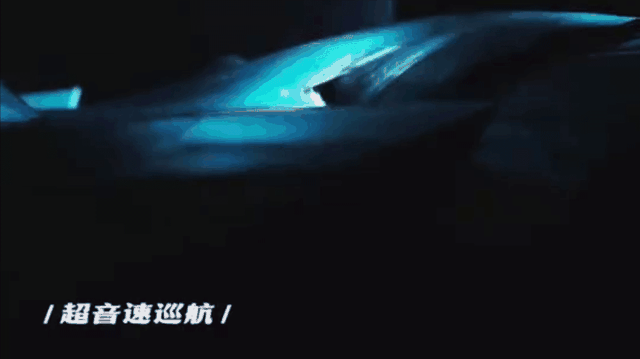 歼20飞行员“开盖”向观众挥手示意