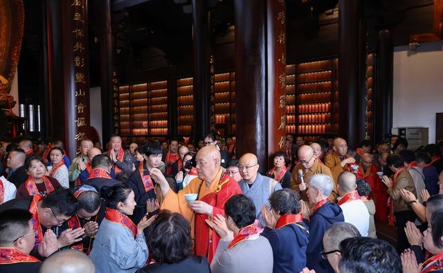 越扒越有！少林寺刚被调查，武当山也上了热搜，一个贪钱一个明抢