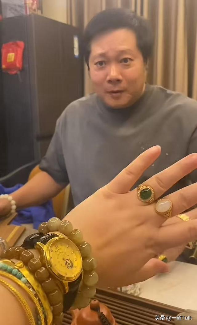 北京肖哥去世	，才45岁！家里放14吨原石给娇妻玩，手握十几套房本