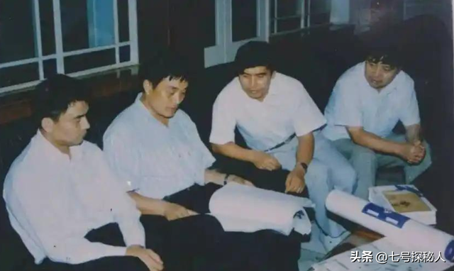 生了4个儿子，因太穷送走两个，谁知四个儿子最后都成了亿万富翁