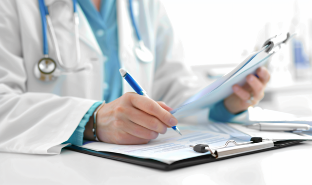 63岁女子皮肤瘙痒，以为是皮肤病	，体检后，医生叹：怎么不早来