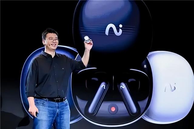拒做“贴牌AI”：这家小公司如何凭AI耳机，撬动大厂资源狂飙突进