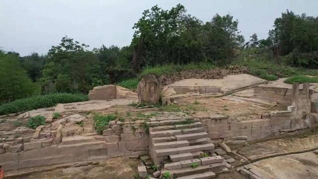 重庆北碚有座龙头山，山上有座400多年的明代老庙，叫“观音堂”
