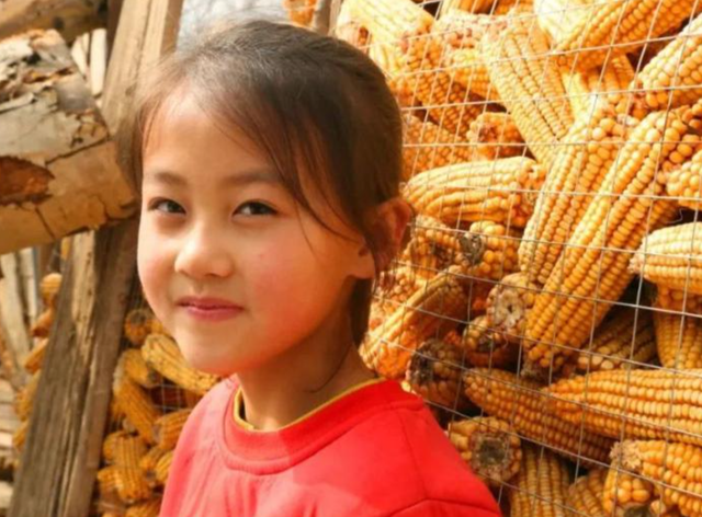 后悔吗？一笑成名拒绝百万签约的铁嘉欣，4年过去如今过得怎么样