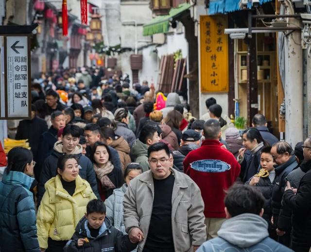 在高淳老街，推背走路！