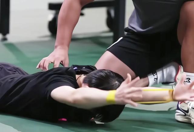 横滨冠军赛 孙颖莎身边终于有他陪伴了！没想到他对莎莎这么重要
