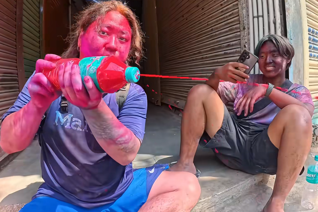 韩国小伙在印度挑战女装出行，想要看是否会有危险，结果直接被骗