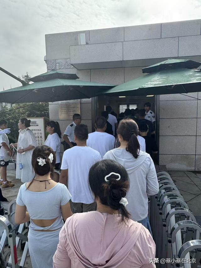 2025年9月16日，北京毛主席纪念堂前发生的真实场景，大家看看吧