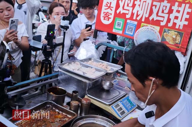 4天涨粉19万！“鸡排哥”被流量砸中，生活翻天覆地