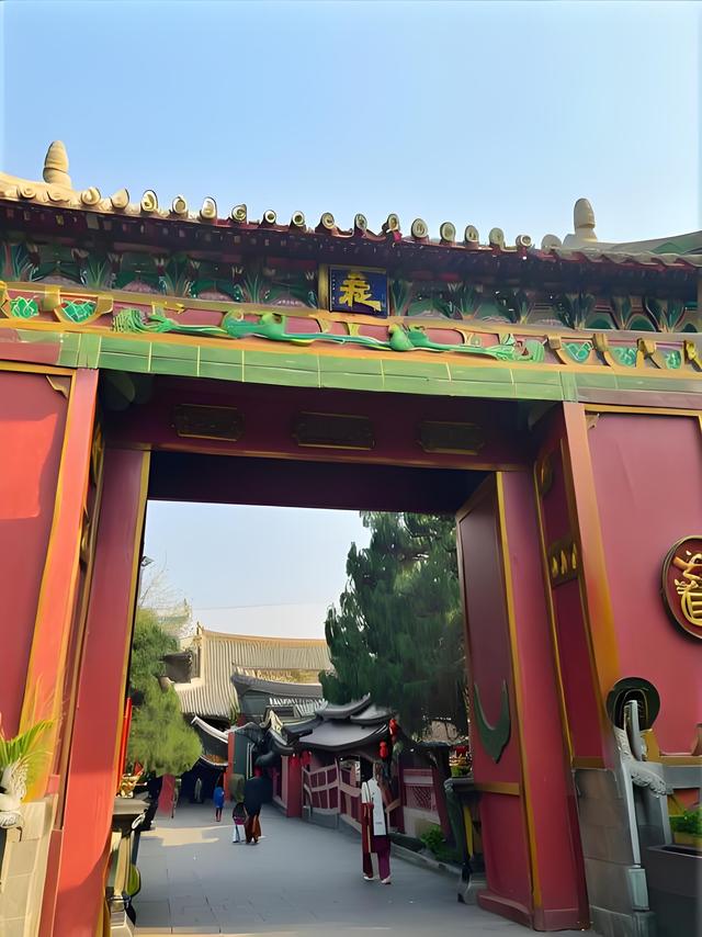 《金陵一对. 联连中国》上联: 雍和法镜六根潜龙福地；