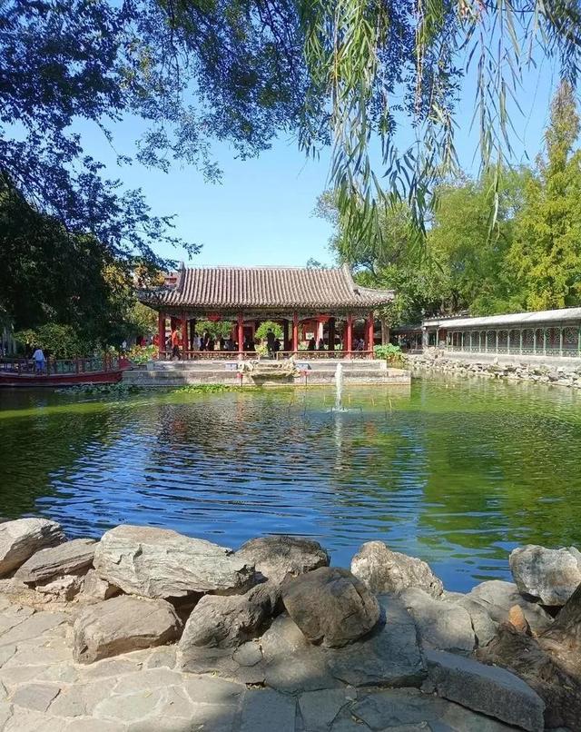 故宫算啥？北京这座“贪官豪宅”才真壕无人性！摸块石头能转运运
