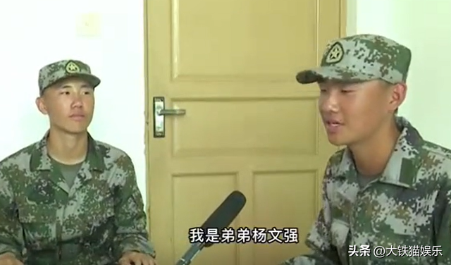 九三阅兵后，3对双胞胎兵哥哥火了，这么优秀的儿子爸妈竟有两个