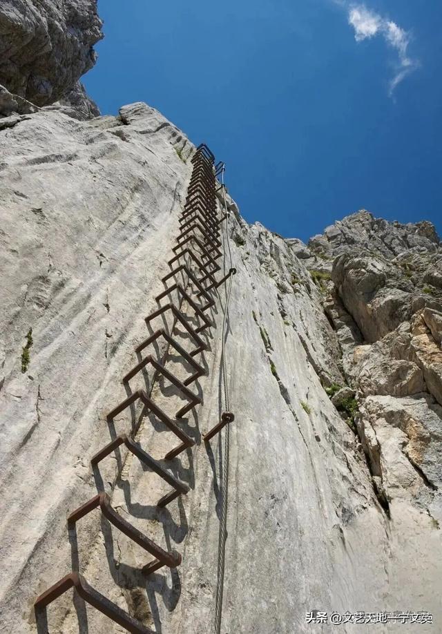 山西河津梯子崖攀可登天