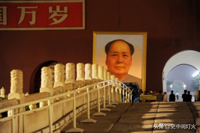 为何天安门不悬挂毛主席的照片，反倒要挂主席的画像？