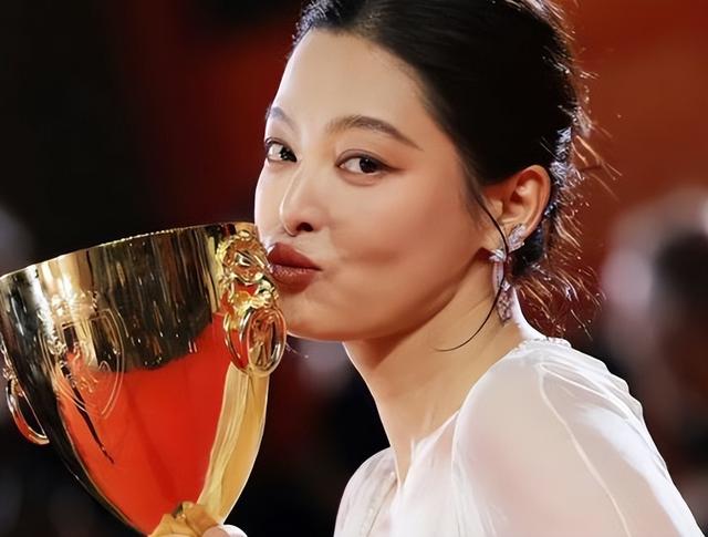 巩俐叶德娴之后就是她，辛芷蕾凭什么封后？曾被骂“想红写脸上”