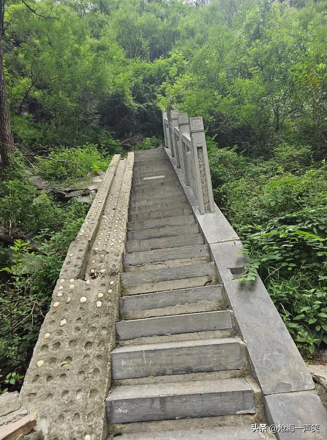 路是什么，路是人走出来的，是人搭建起来的，是人拼出来的