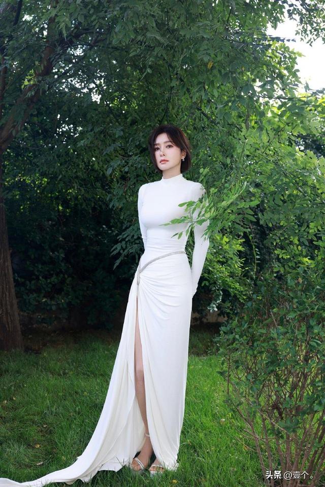 46岁秦岚把黑丝穿成高级感天花板