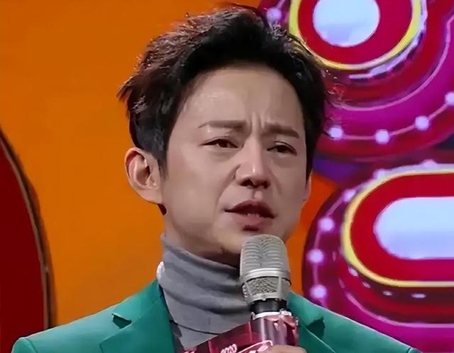 世上没后悔药？无妻无子、与保姆相伴的何炅，走上了另外一条道路