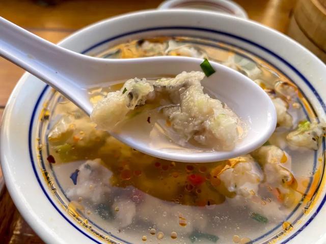 不走寻常路的国际化县城，关心一日三餐，更关心咖啡和汇率