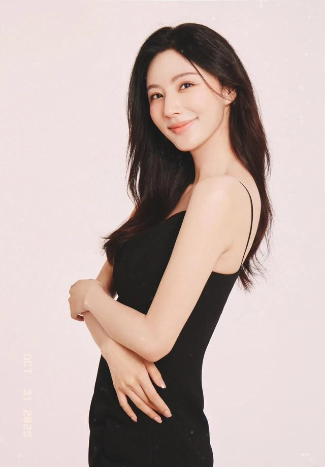 陈米麒 真是太好看了，身姿婀娜气质优雅，灵动美牟格外动人。