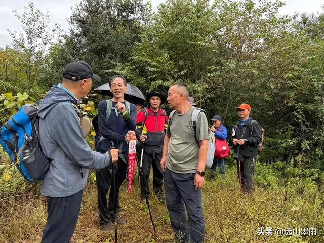 攀登昆明十峰之宜良老爷山，经历密林大雨考验，惊喜交加，难忘