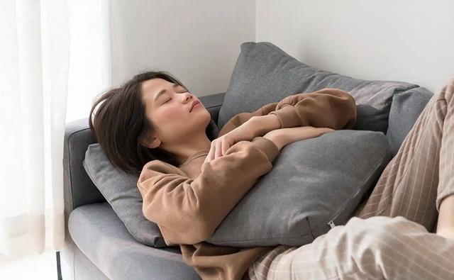 午睡半小时是错的？医生建议：不想早早进医院，天热午睡记住3点