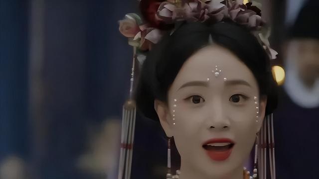 这跟不穿有啥区别？32岁李梦真空上阵，几乎全裸，简直太大胆
