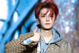 秀翻了！鹿晗一捯饬内娱天都亮了，邓超陈赫发文太有面。图片