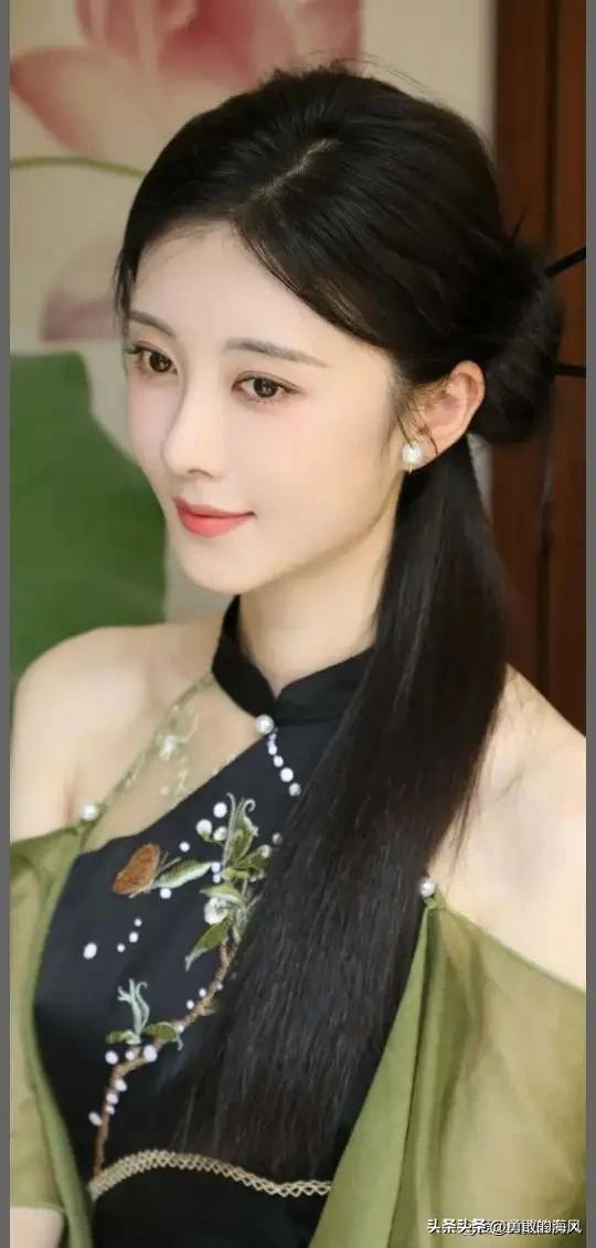徐州第一美女？曹斐然，毕业于解放军艺术学院舞蹈系，美到穷词。