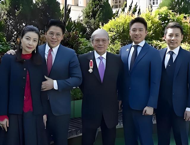 郭晶晶一身裁判服震动香港豪门！霍震霆一句话道破她真正地位
