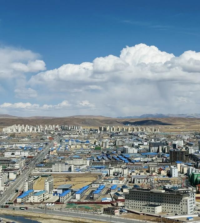 西藏6个地级市，那曲海拔高，林芝和昌都像南方，拉萨第一大城市