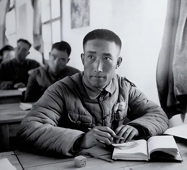 淞沪铁军司令败逃娶村姑，被枕边人送进监狱，特赦9年后离奇消失