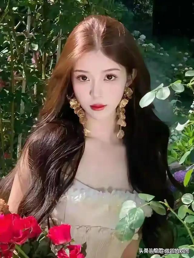 河南郑州一校花仙姿玉色,堪称上帝吻过的容颜,美得让人移不开眼